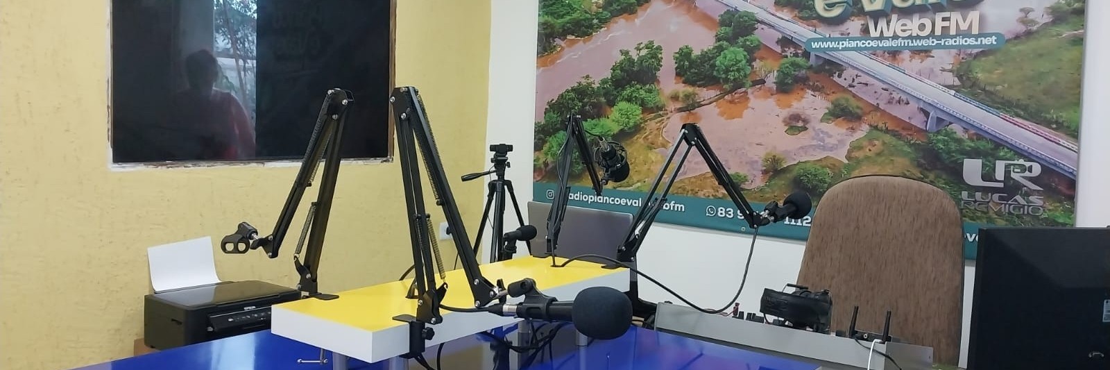 STUDIO DA RÁDIO PIANCÓ E VALE WEB FM